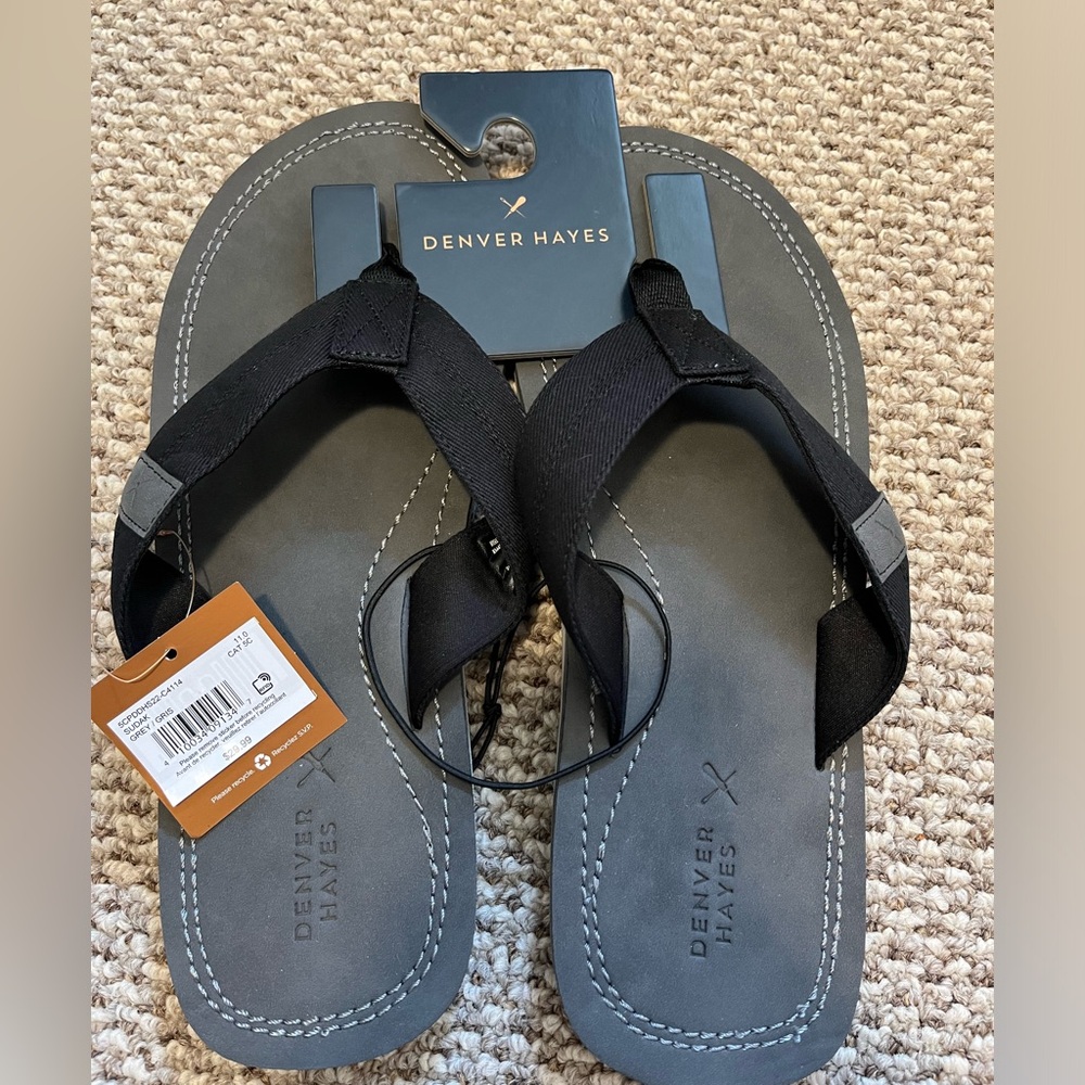 Denver Hayes NWT black/grey flip-flops size 11